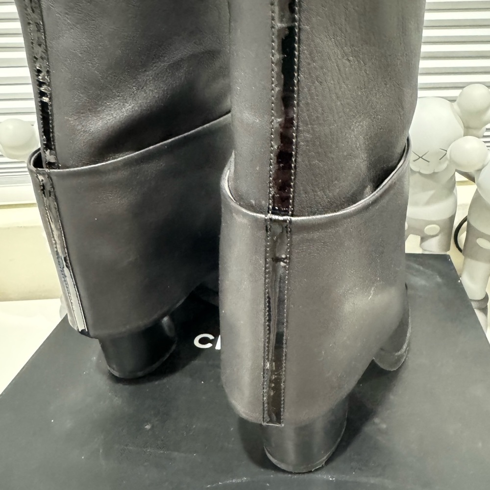 Chanel Woman’s fold over heel Boots size 38 black leather - Picture 4 of 7